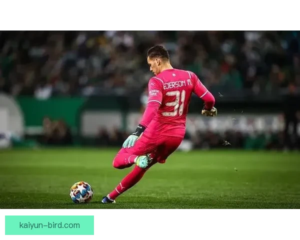 诺伊尔传球视野持续提升，展现出卓越的比赛组织能力与防守支持