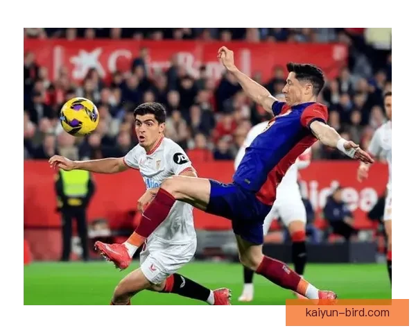 莱万多夫斯基西甲冠军时刻，表现稳健助力巴萨重返巅峰