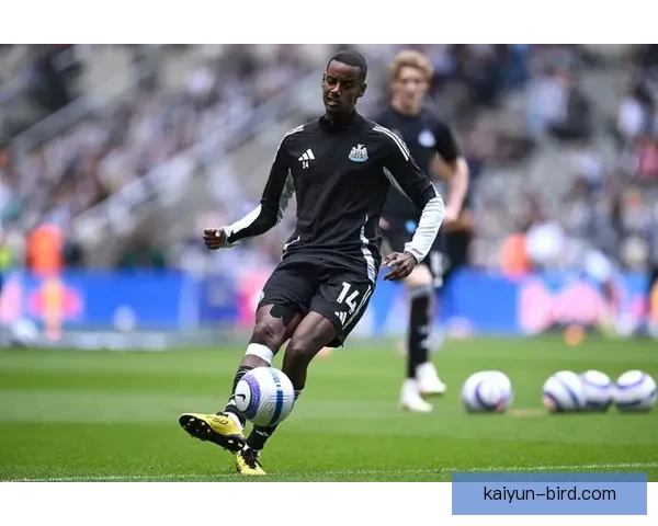 伊萨克技术特点：跑位灵活射术出色，持球推进与终结能力持续提升